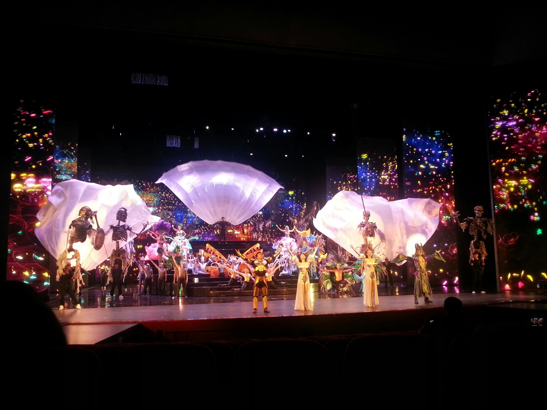 LIVE ENTERTAINMENT & CUSTOM SHOW PRODUCTION